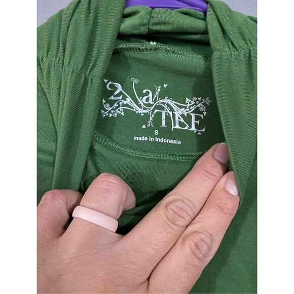A Tree Green Long Sleeve Turtleneck Size Small - Picture 3 of 3